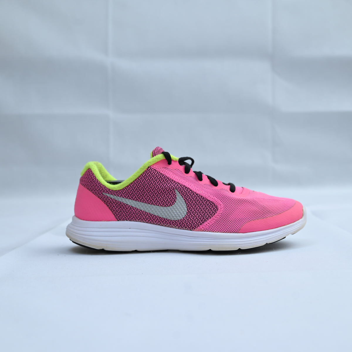Nike Revolution 3