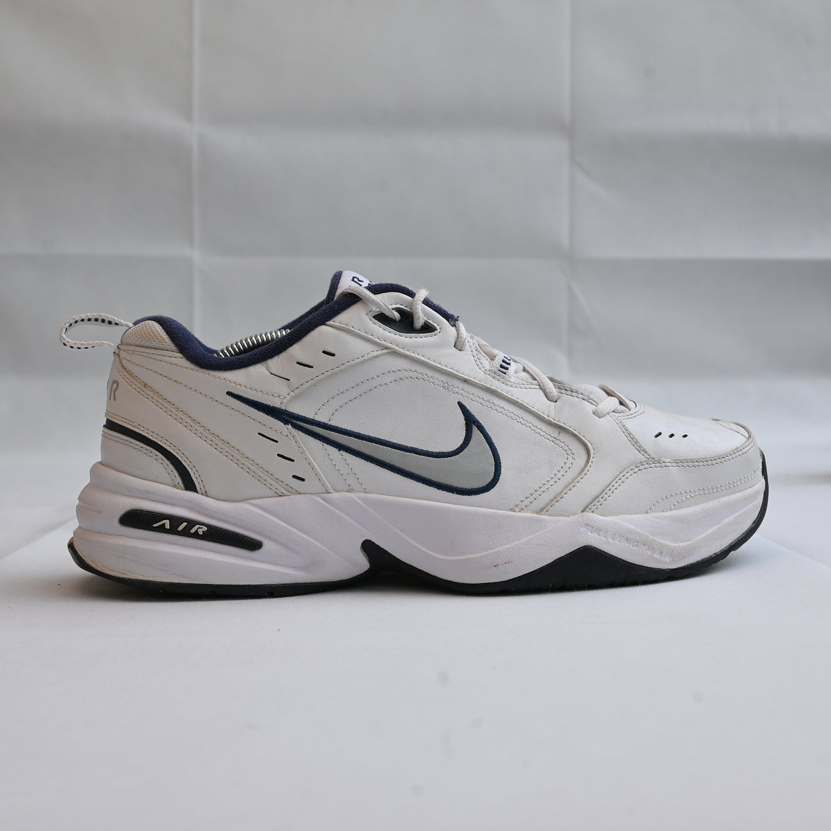 NIKE AIR MONARCH IV