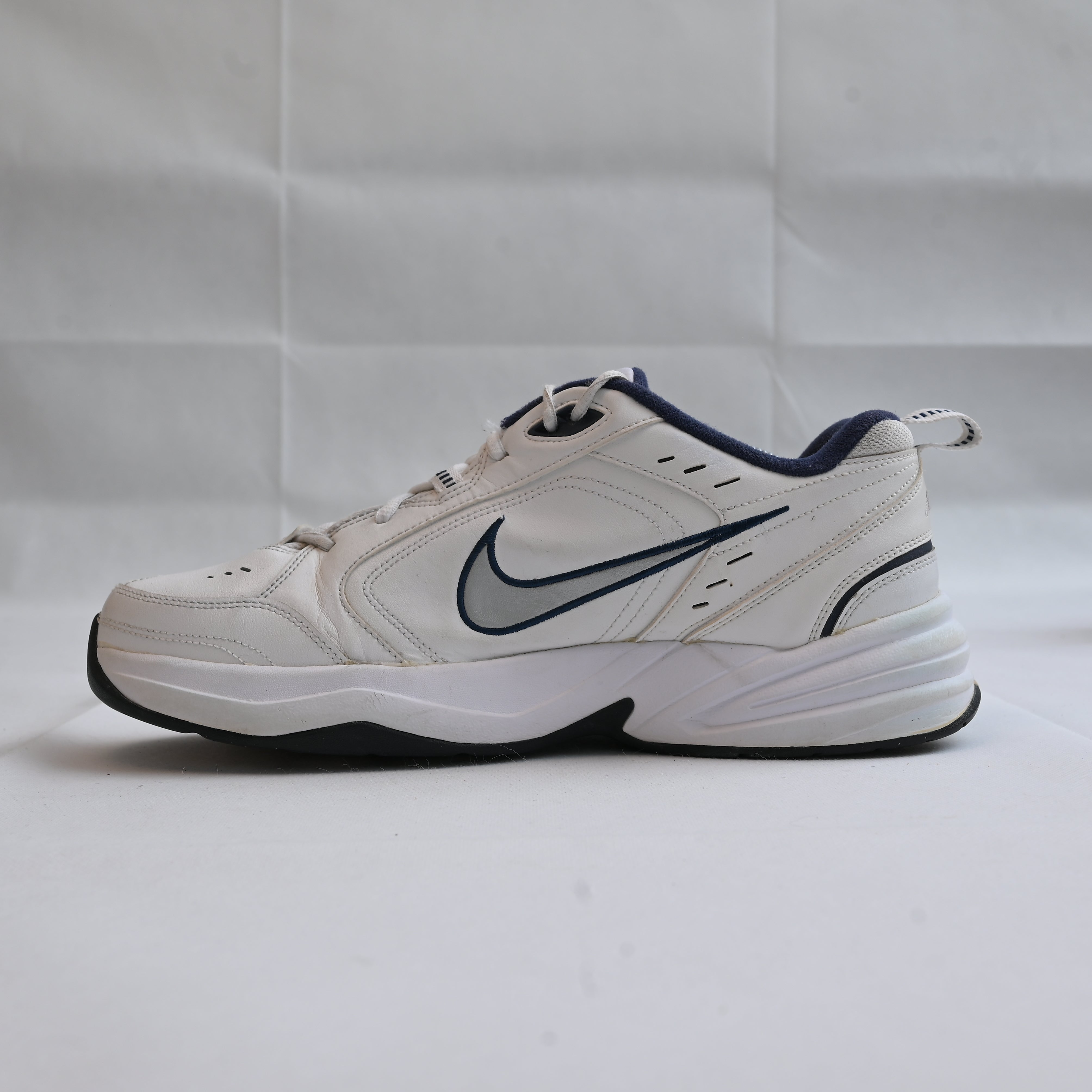 NIKE AIR MONARCH IV