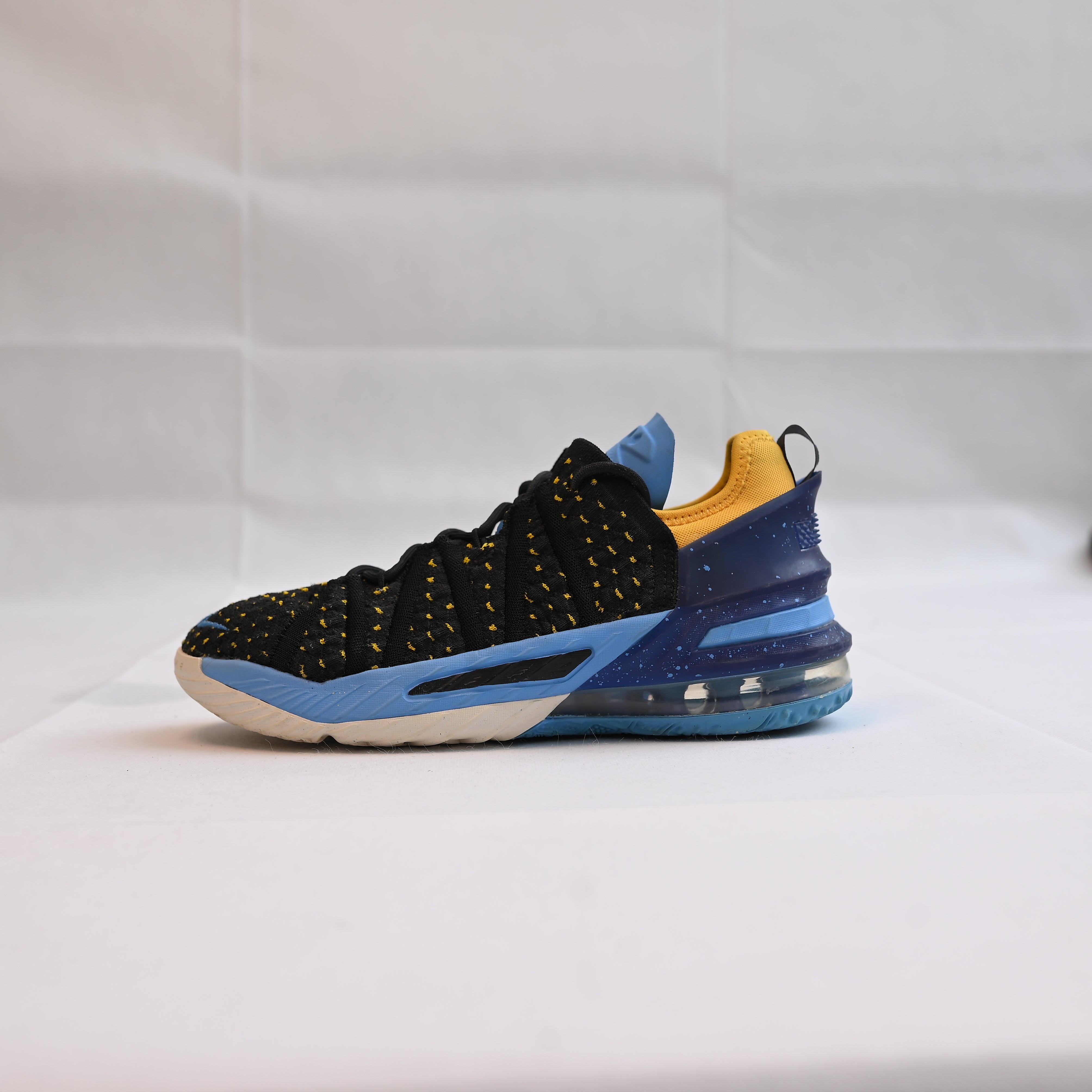 NIKE LEBRON 18 LOW