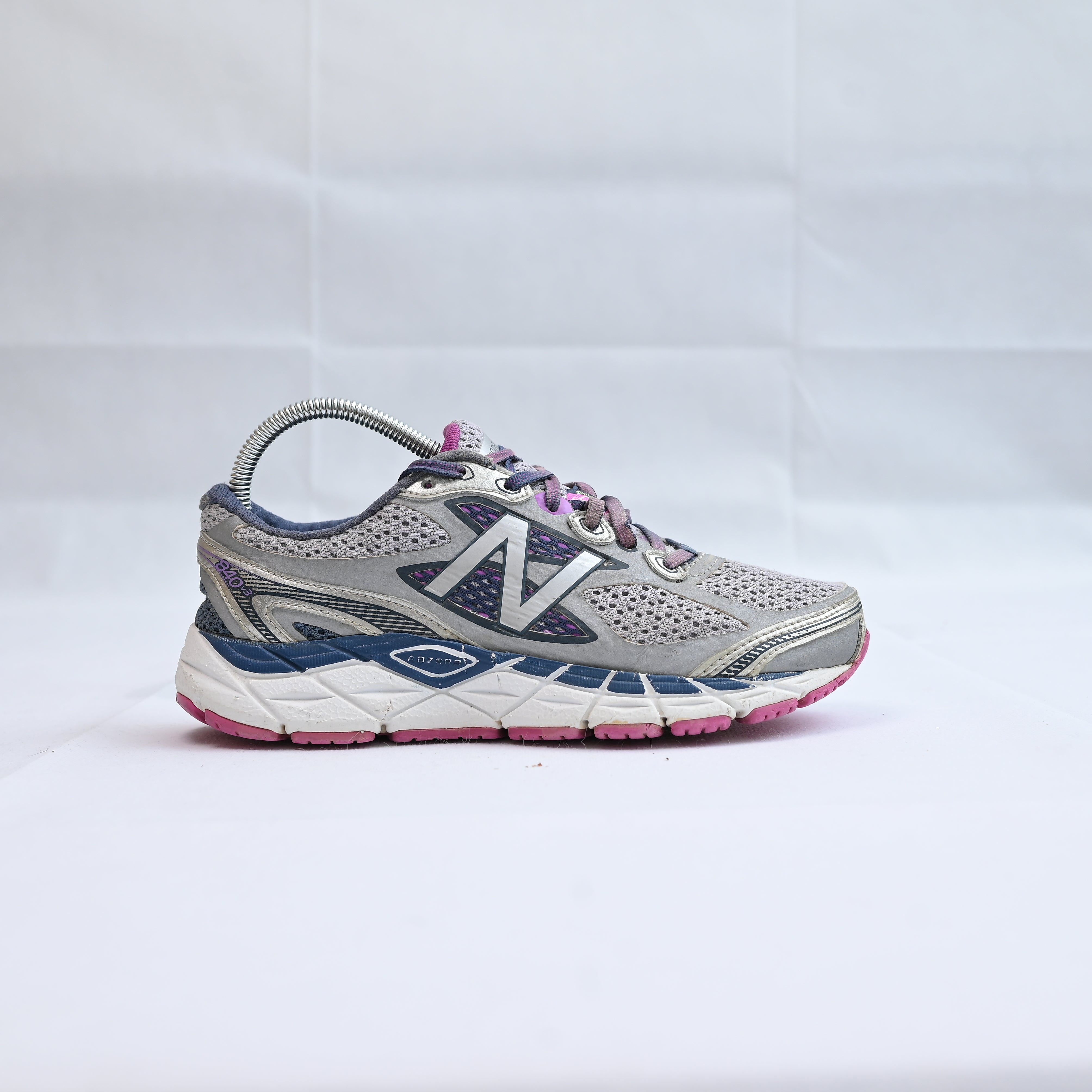 New Balance (WMNS) 840v3