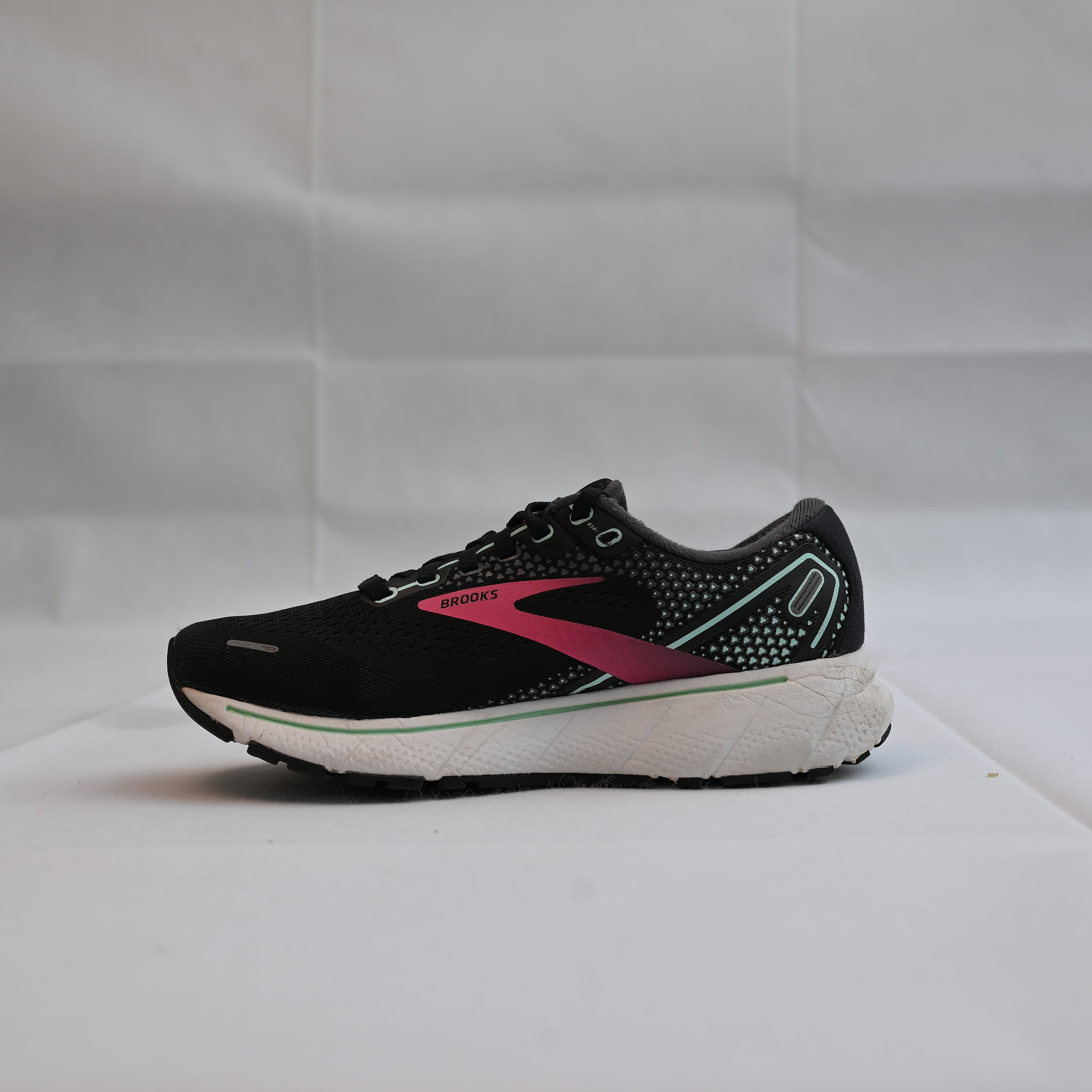 Brooks Ghost 14 Womens Road-Running Shoes - Black/Pink/Yucca - 9