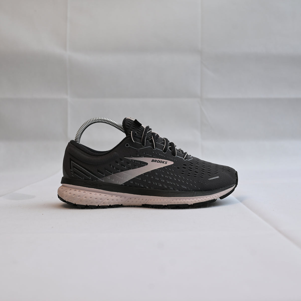 BROOKS GHOST 13