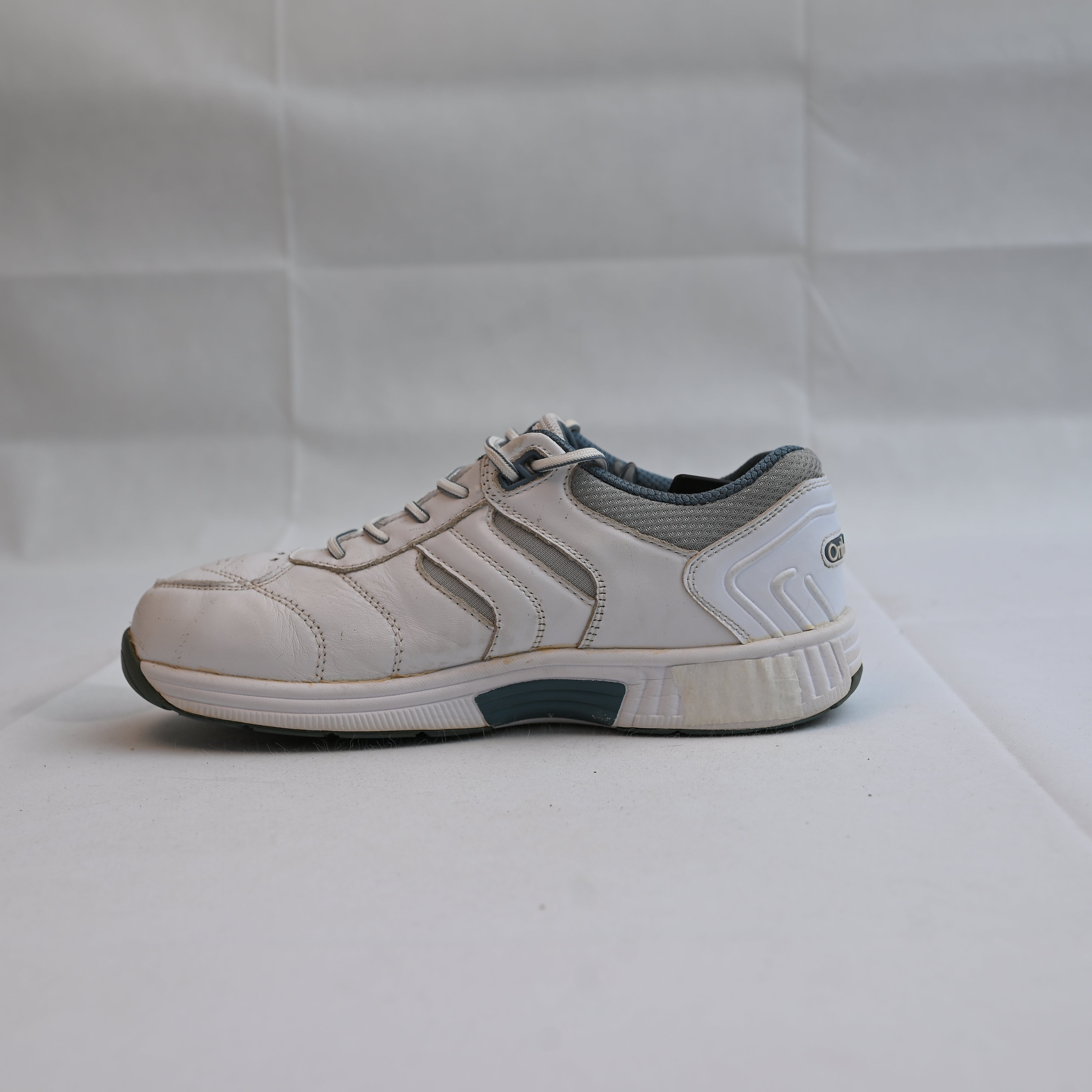 Orthofeet Pacific Palisades, a men's orthopedic walking sneaker