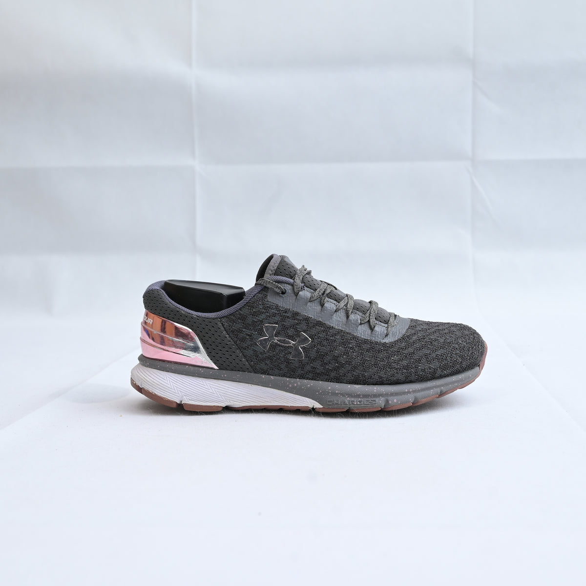 UNDER ARMOUR W CHARGED ESCAPE 2 CHROME 3022331-100 Grey
