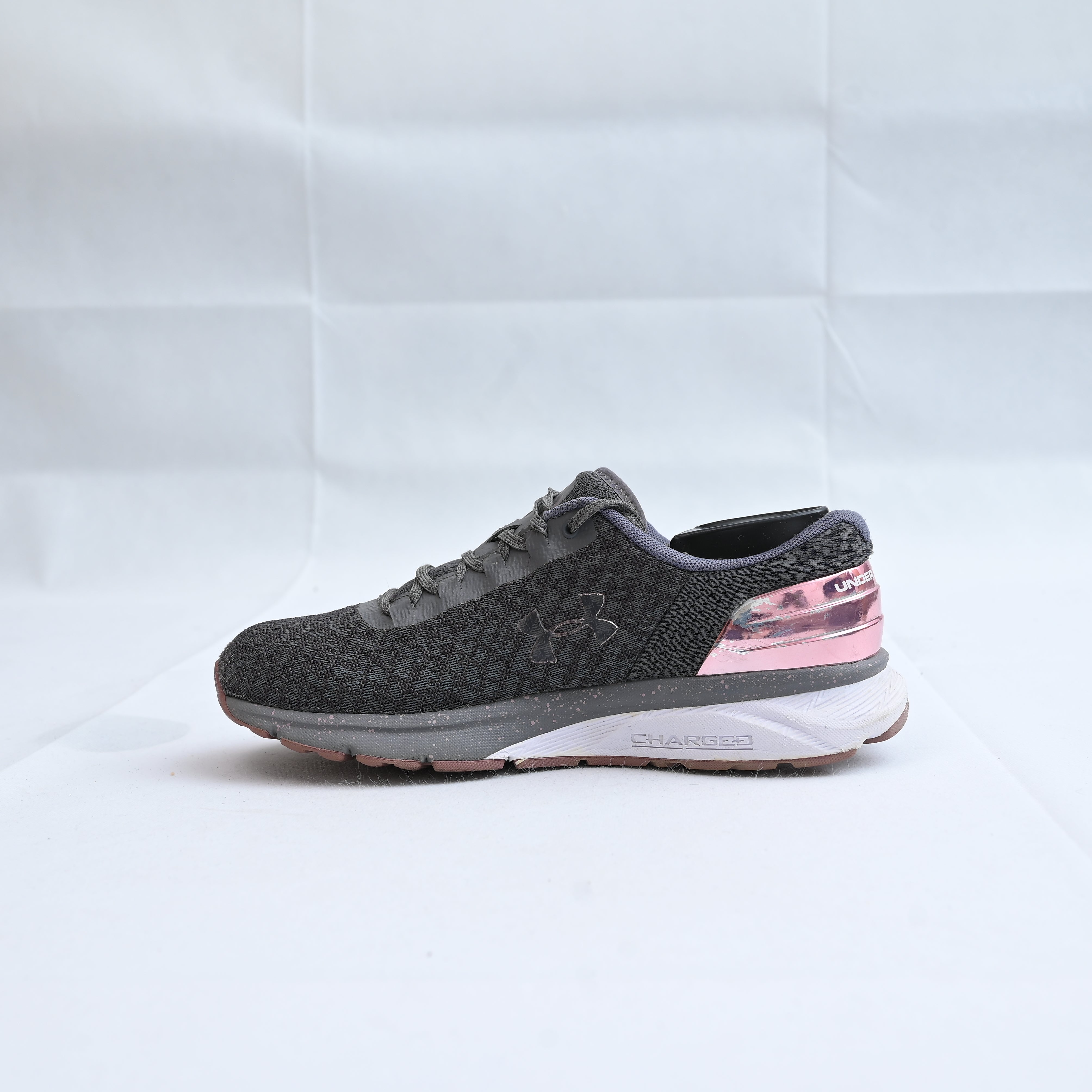UNDER ARMOUR W CHARGED ESCAPE 2 CHROME 3022331-100 Grey