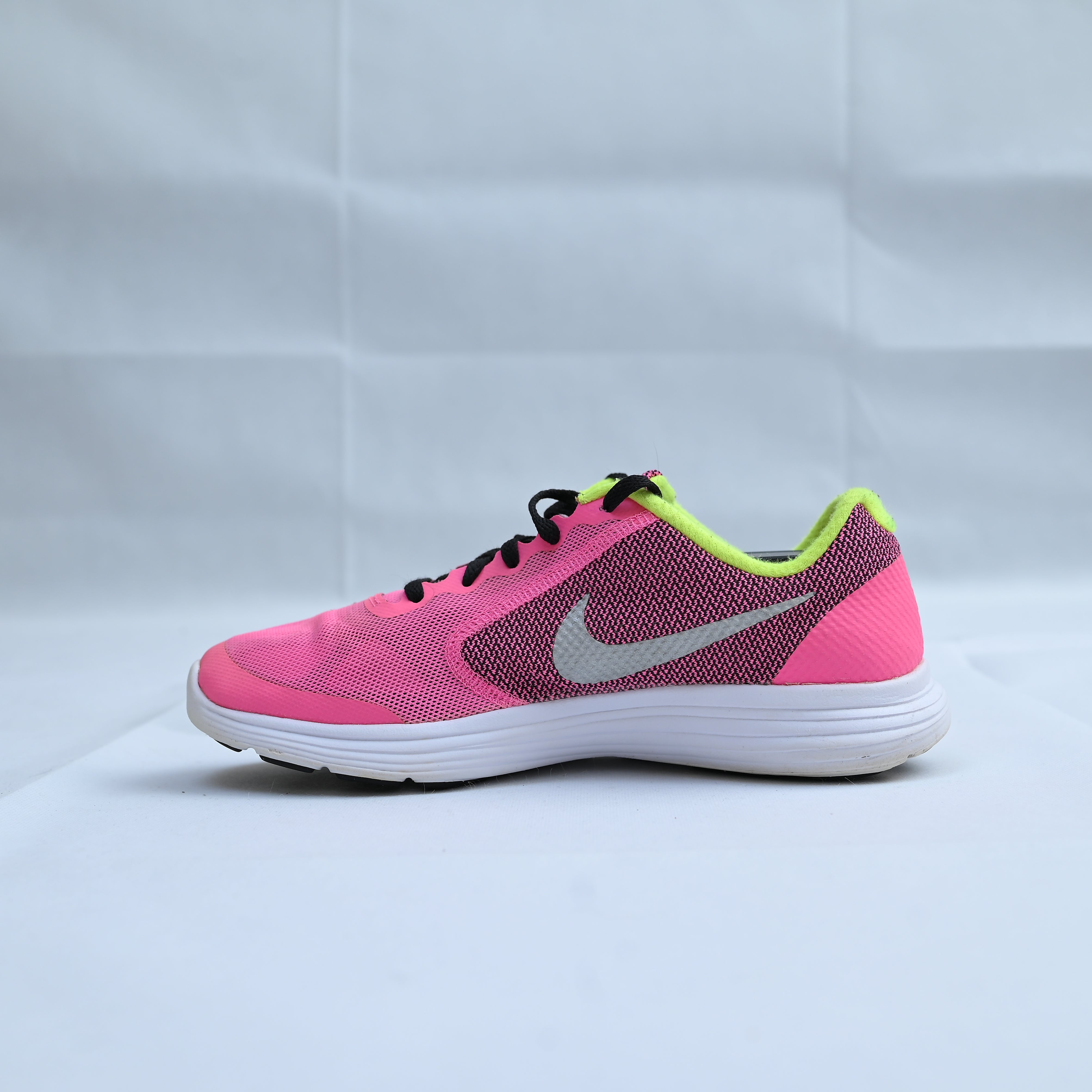 Nike Revolution 3
