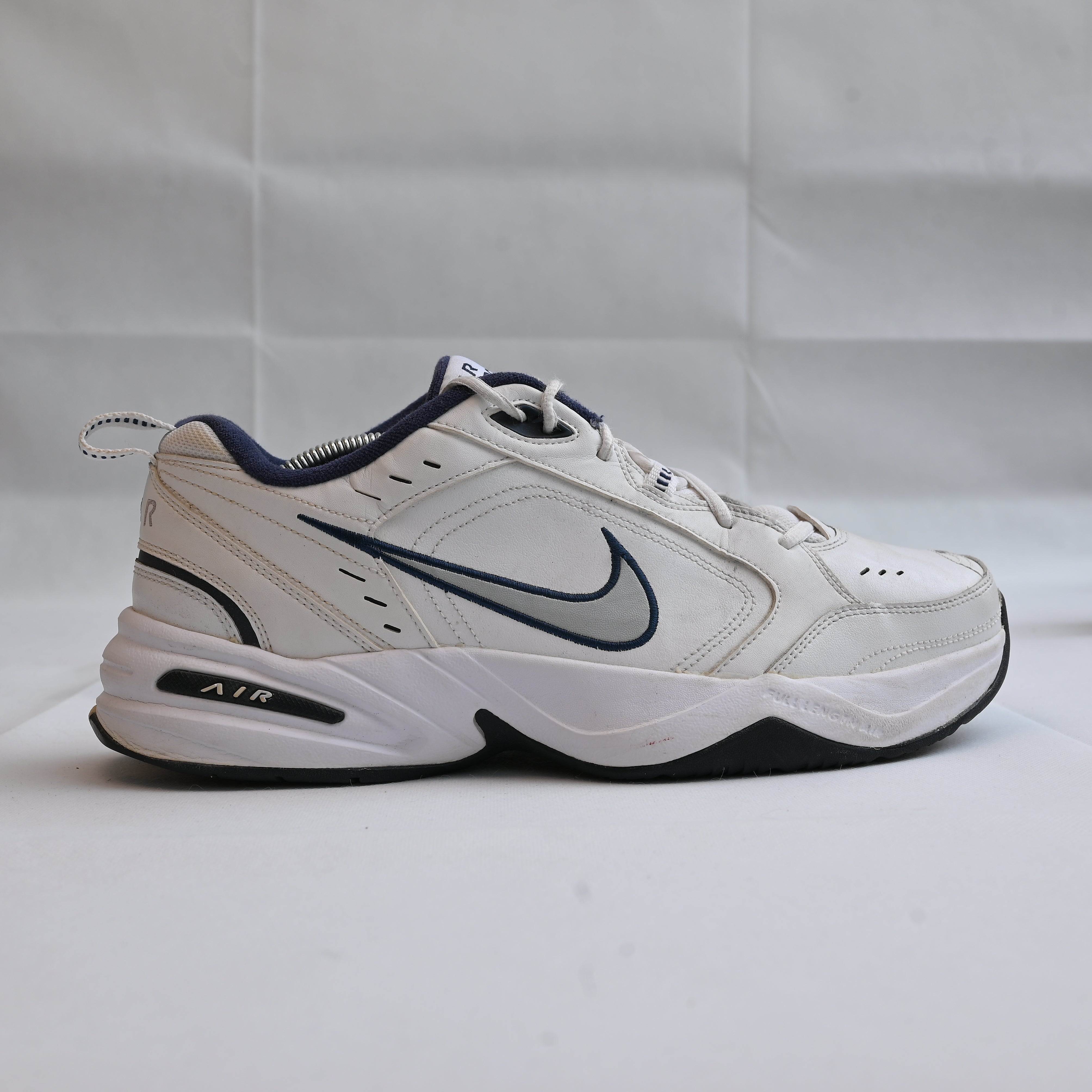 NIKE AIR MONARCH IV
