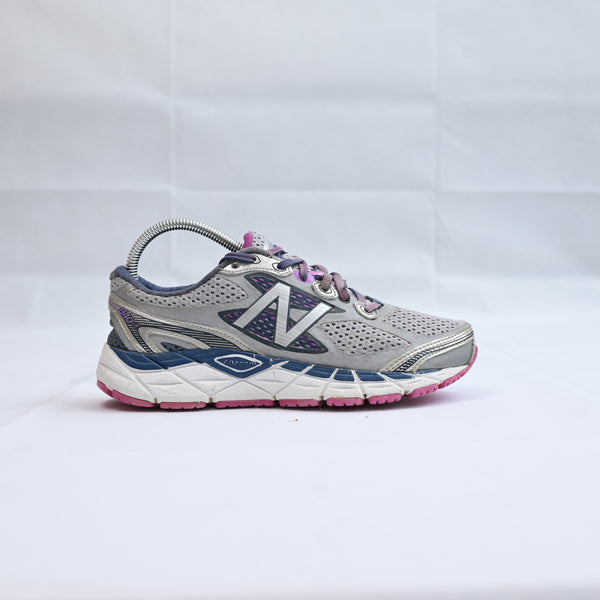 New Balance (WMNS) 840v3