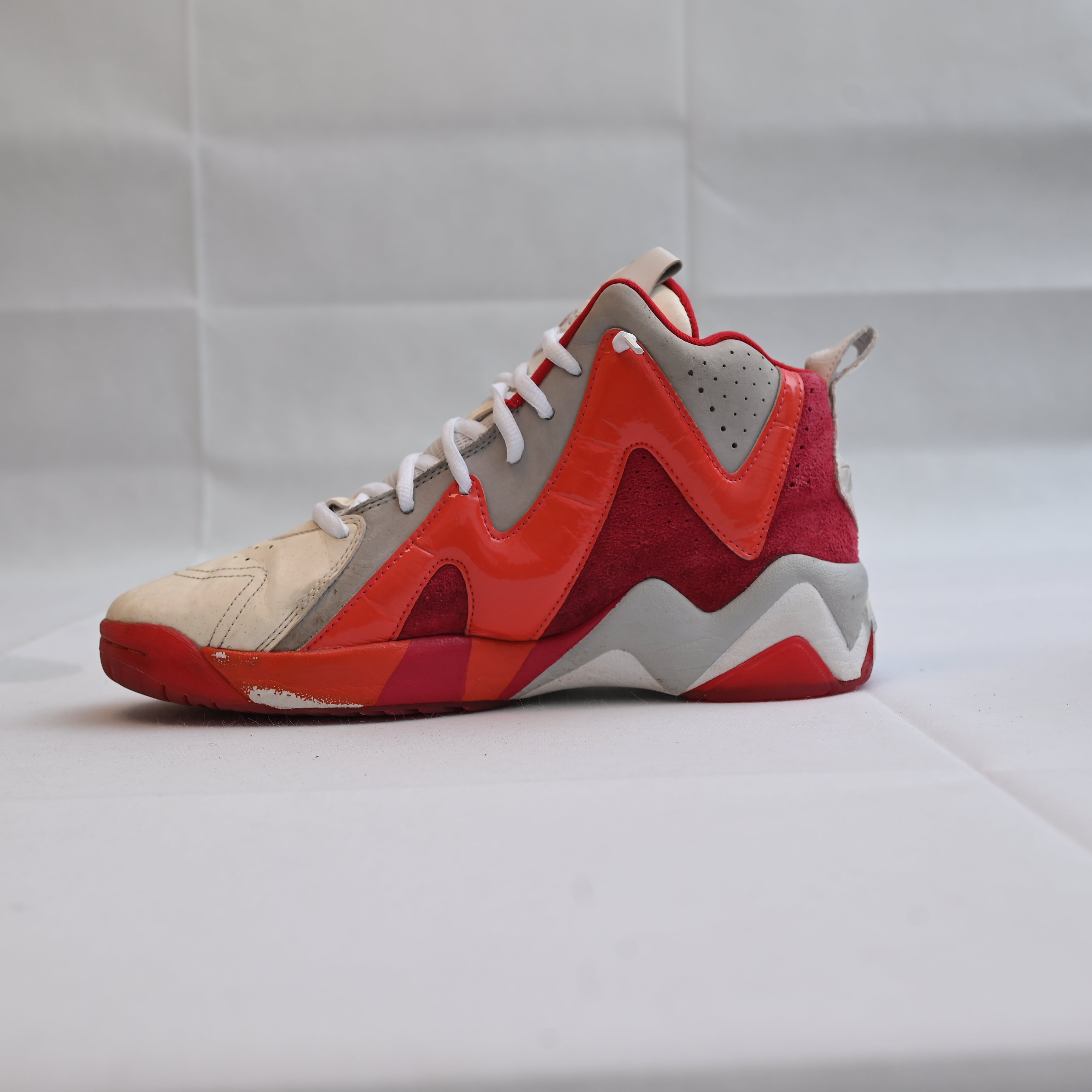 Reebok white, red, and grey basketball shoes. Only worn a handful of times and in very good condition. Men’s size