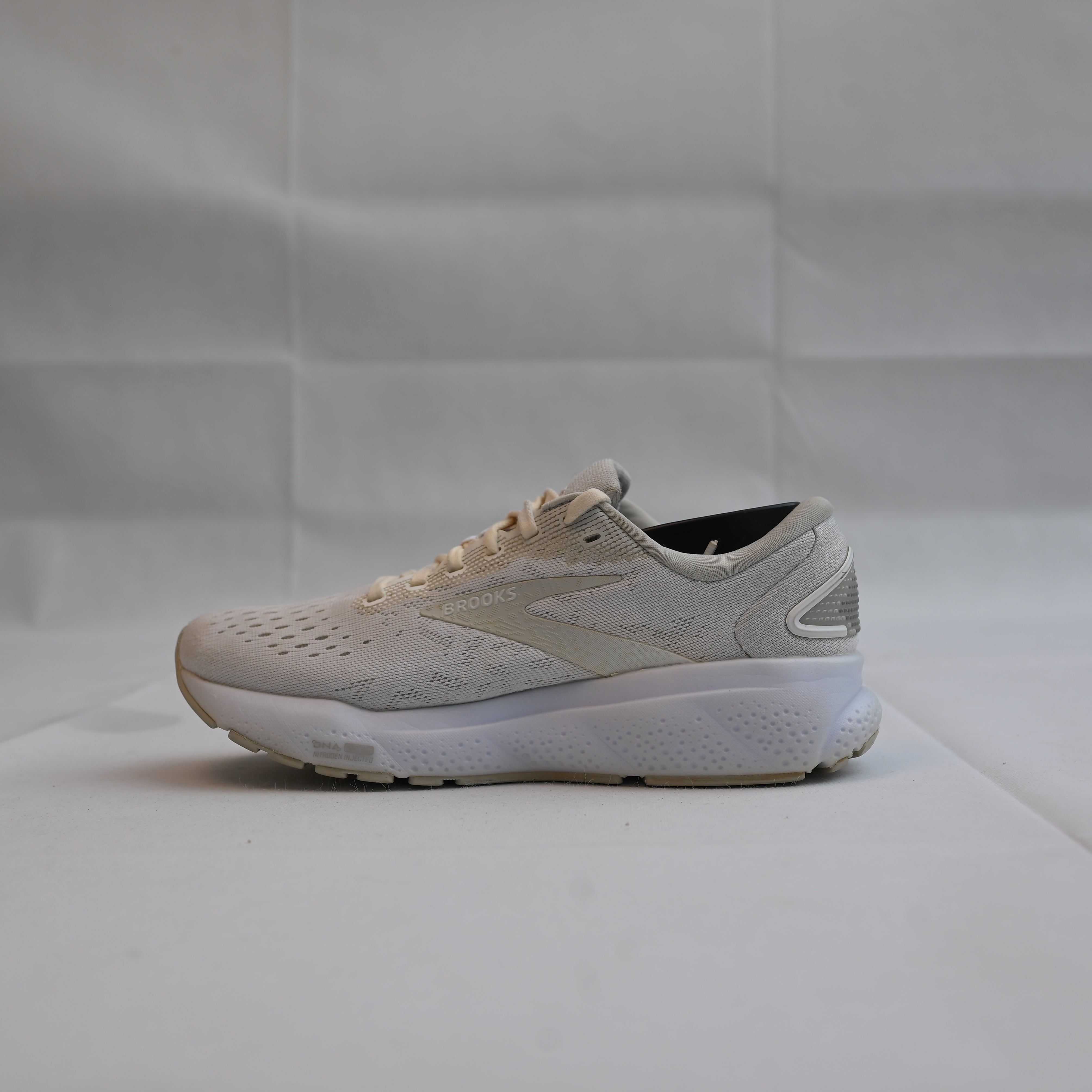 Brooks Ghost 16 Running Shoes in White Grey