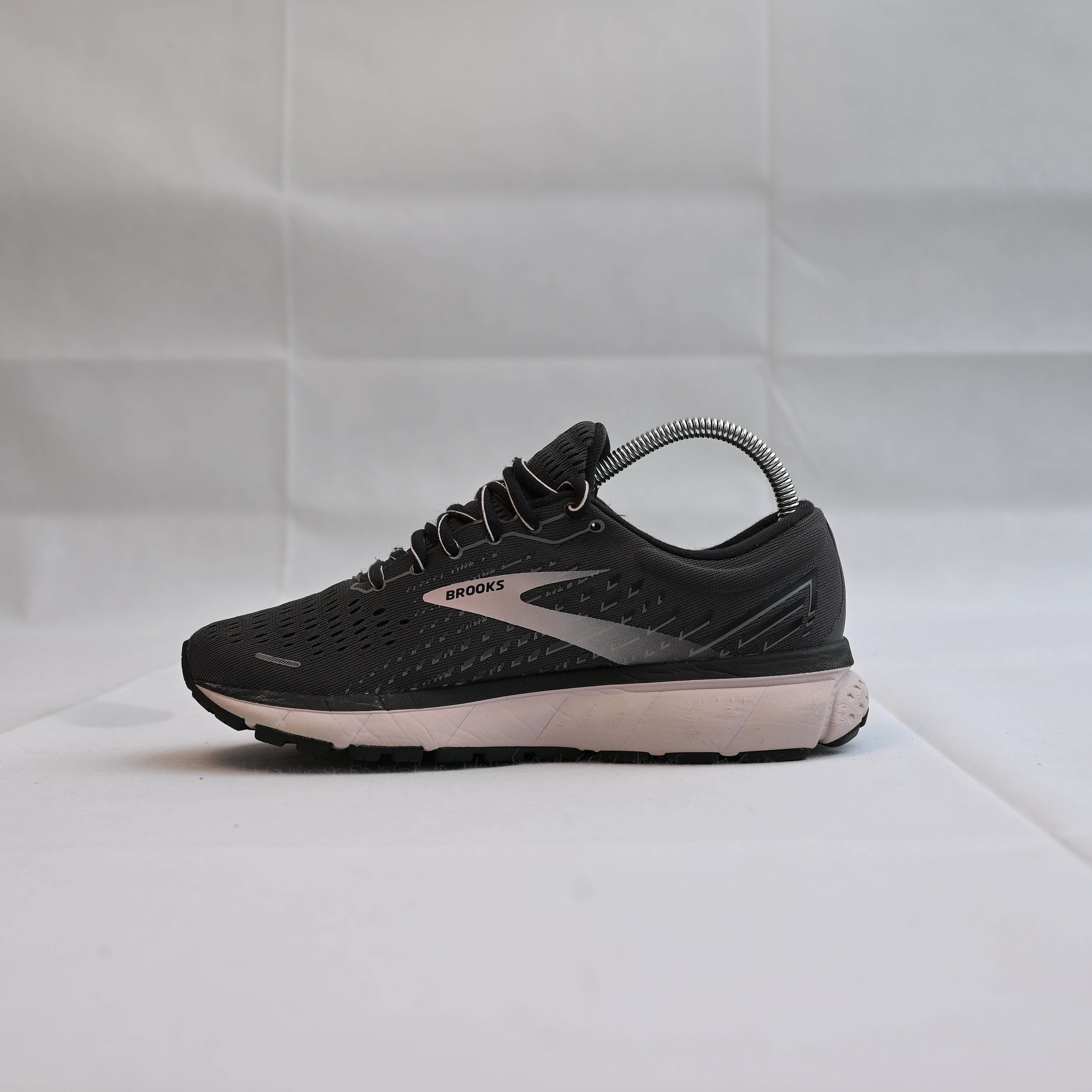 BROOKS GHOST 13