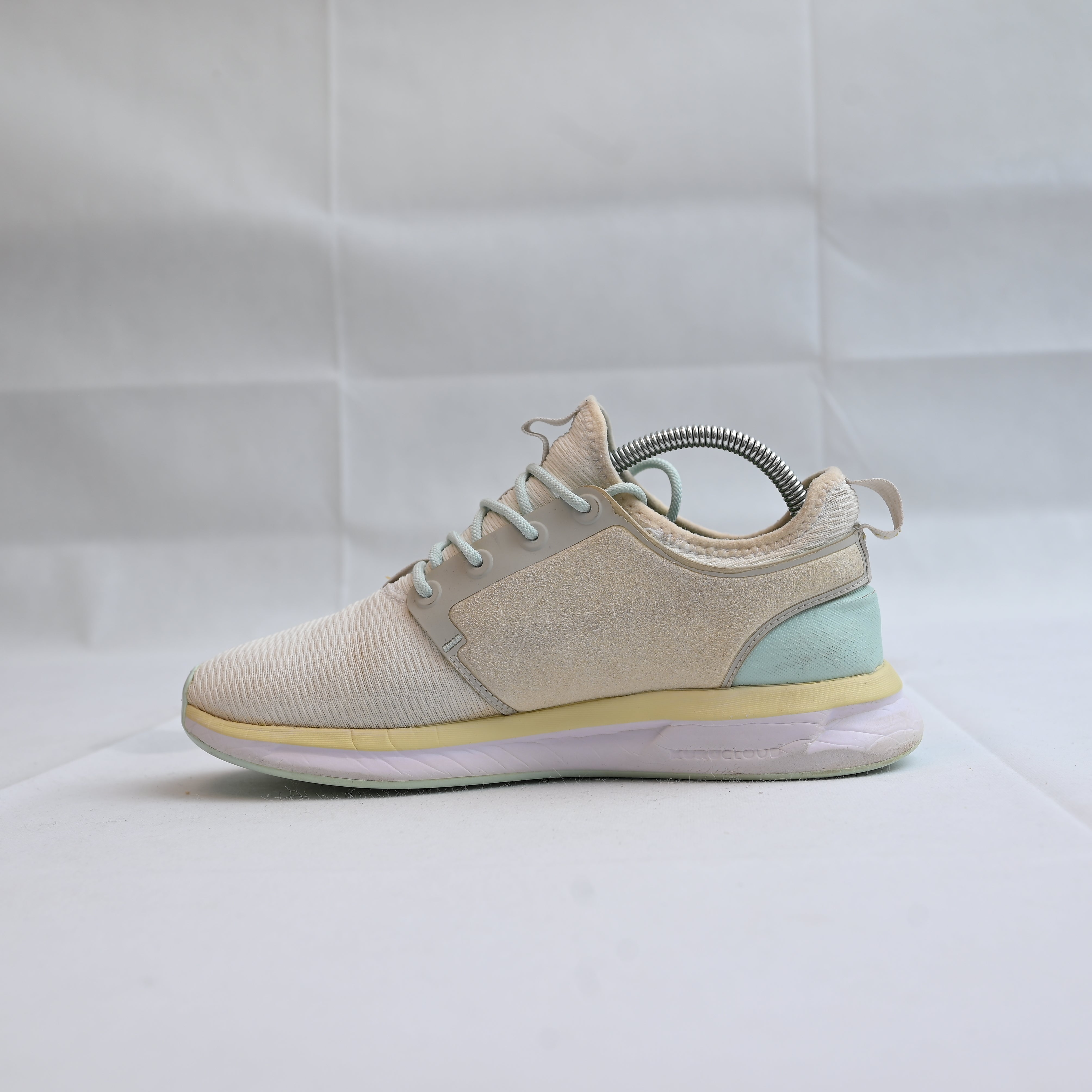 Womens Kuru Atom Cloud Running Shoes